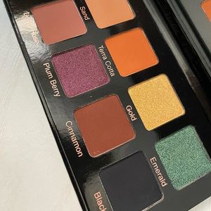 Violet Voss essentials PRO series palette